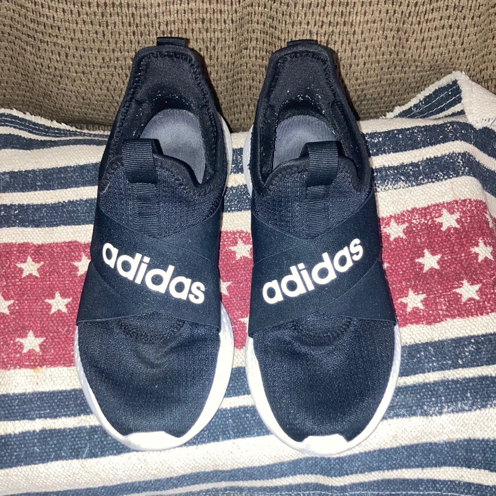 Women’s Adidas 5.5 black & White running shoes.